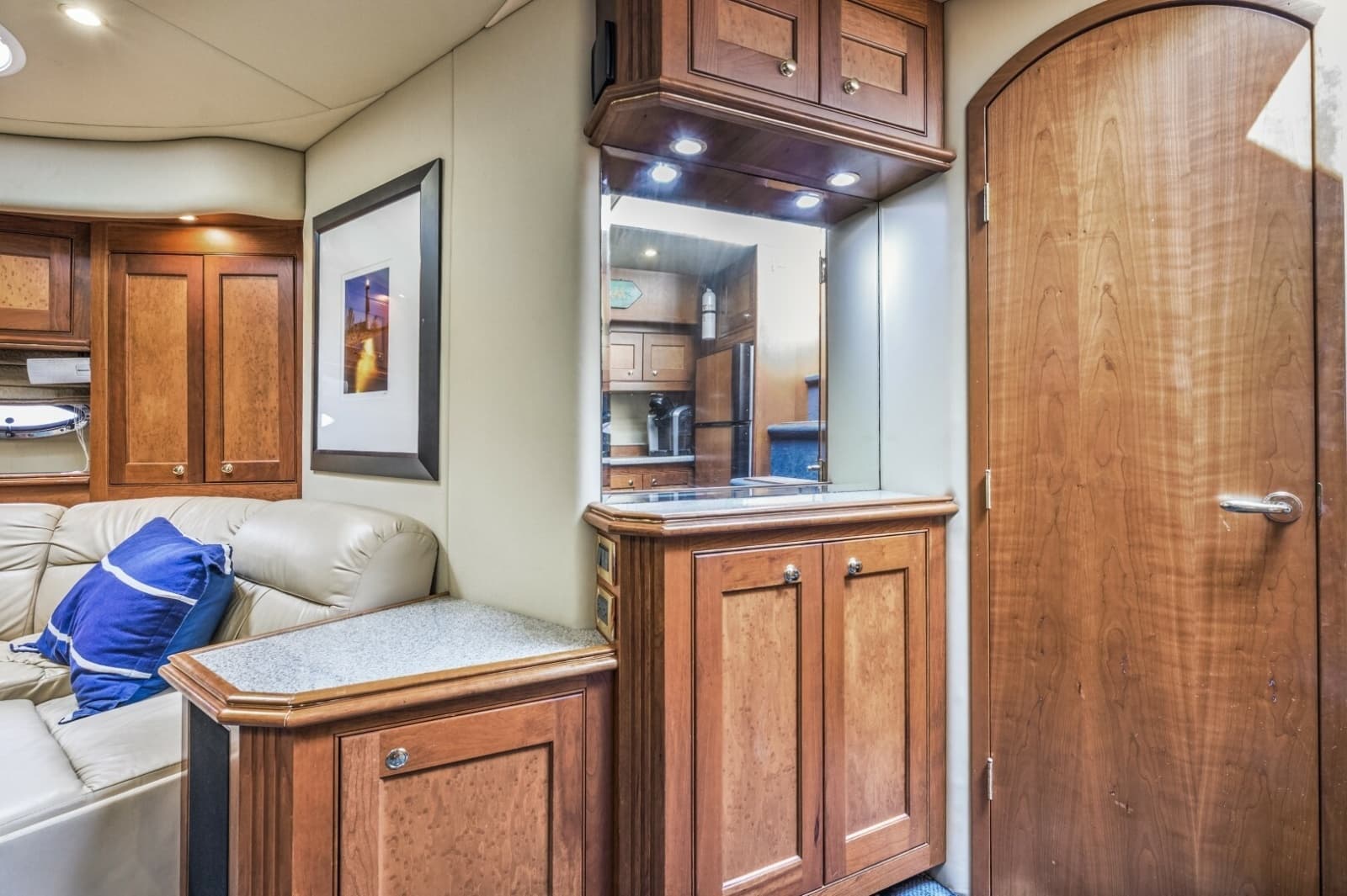 2003 Cruisers Yachts 5470