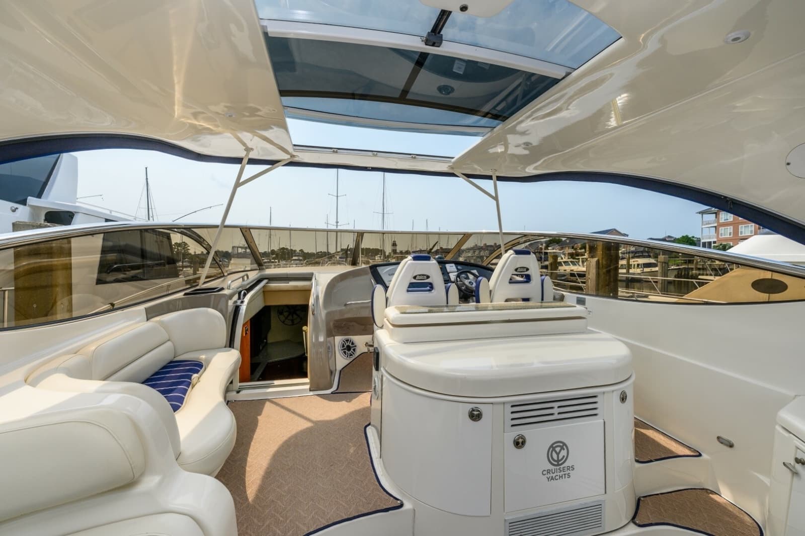 2003 Cruisers Yachts 5470