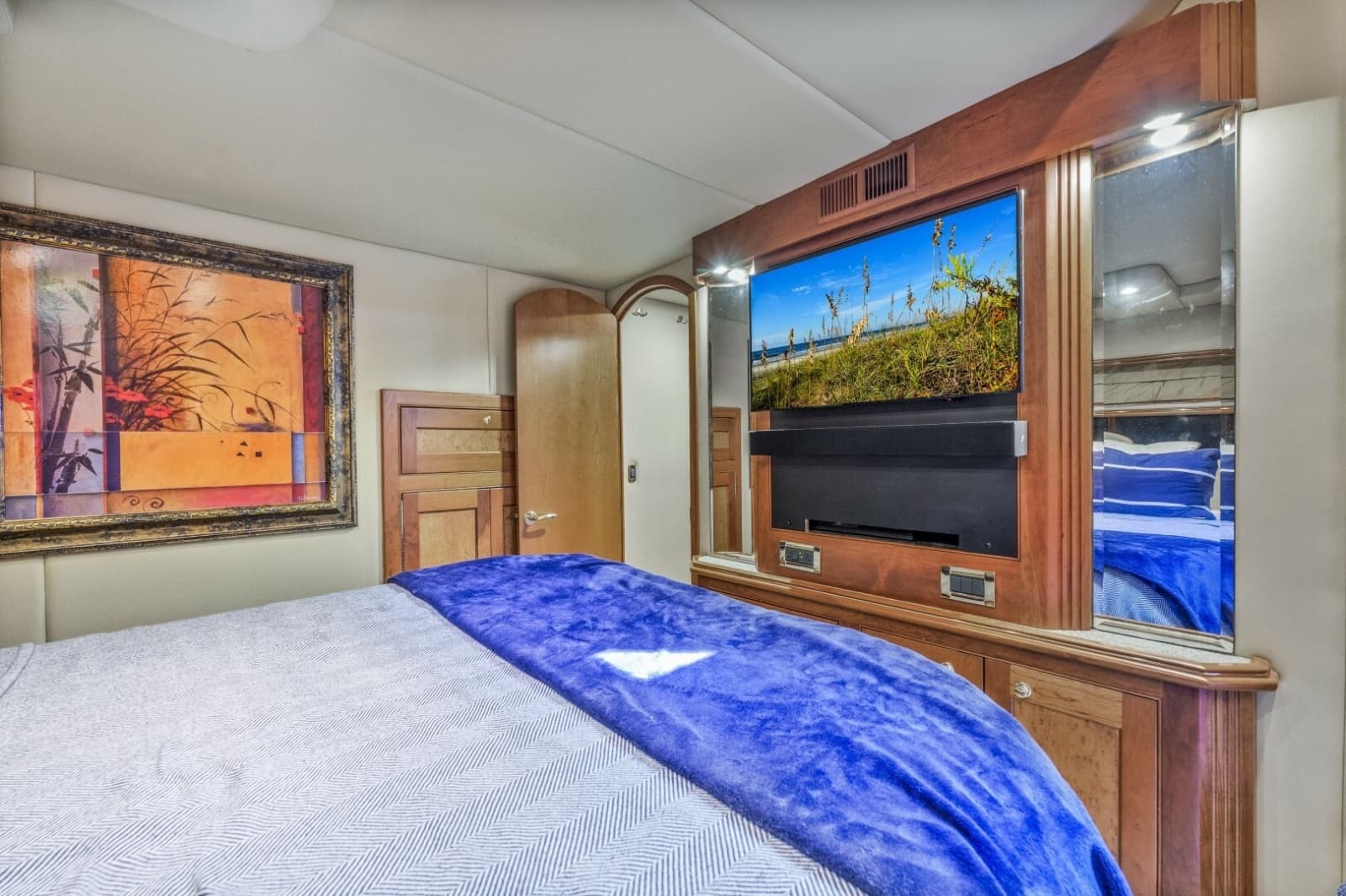 2003 Cruisers Yachts 5470