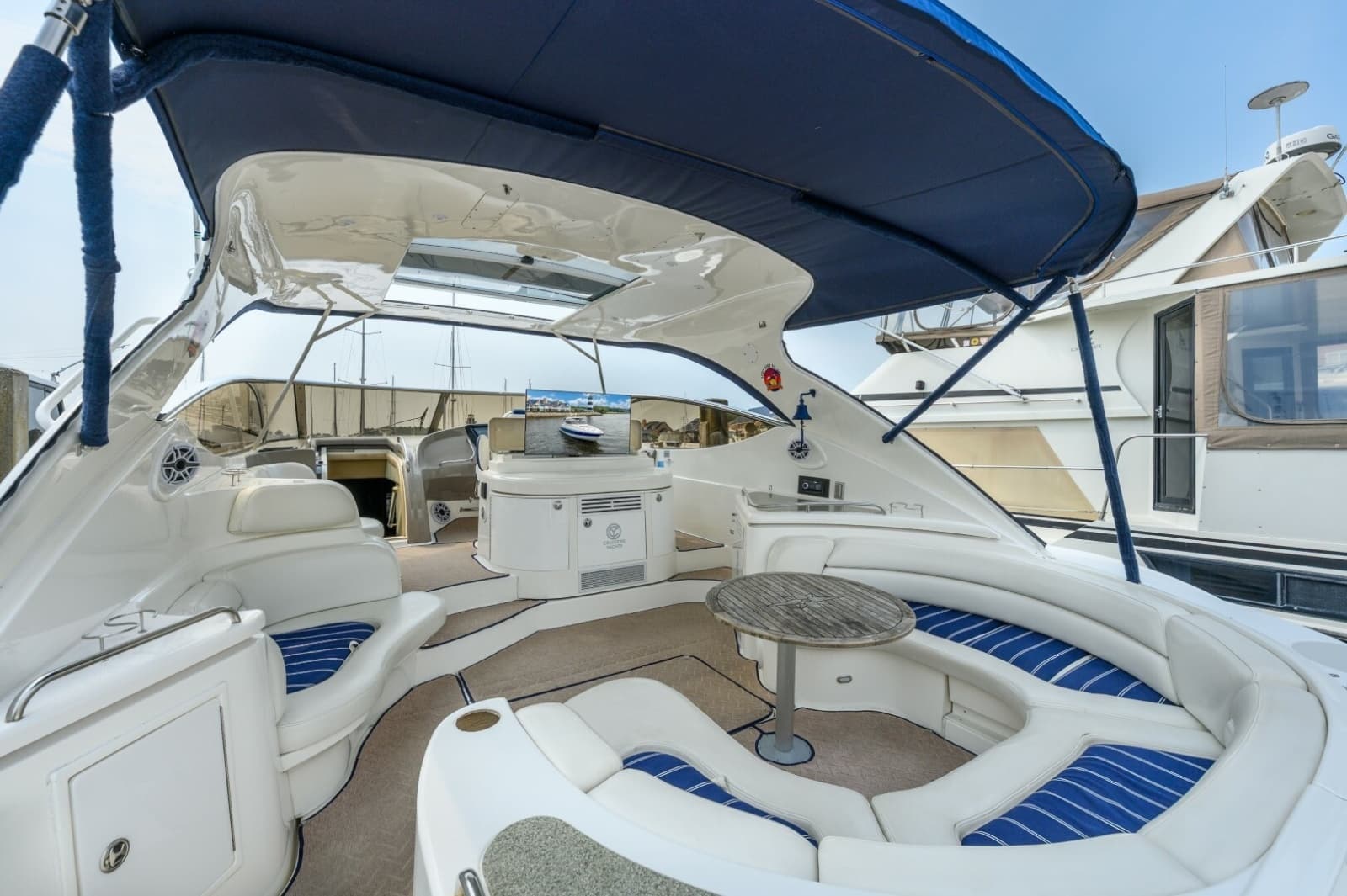 2003 Cruisers Yachts 5470