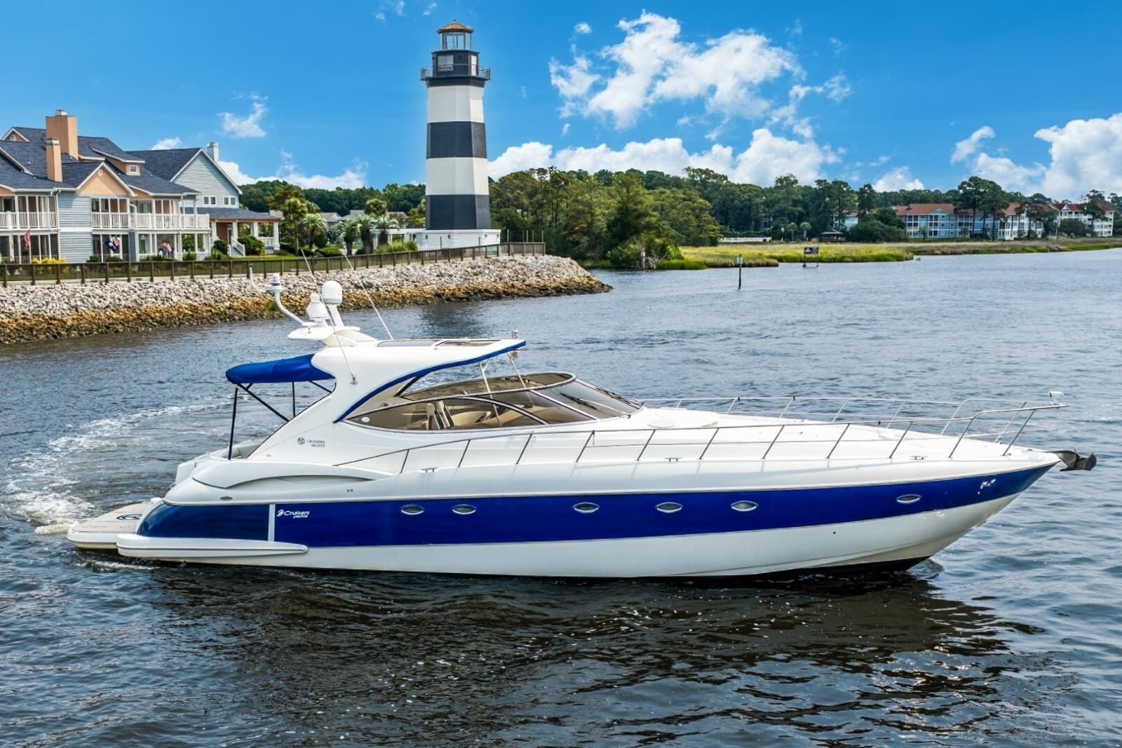 2003 Cruisers Yachts 5470