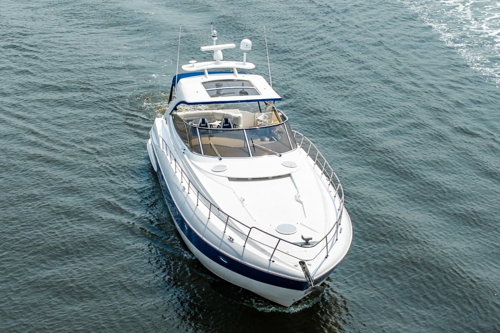 2003 Cruisers Yachts 5470