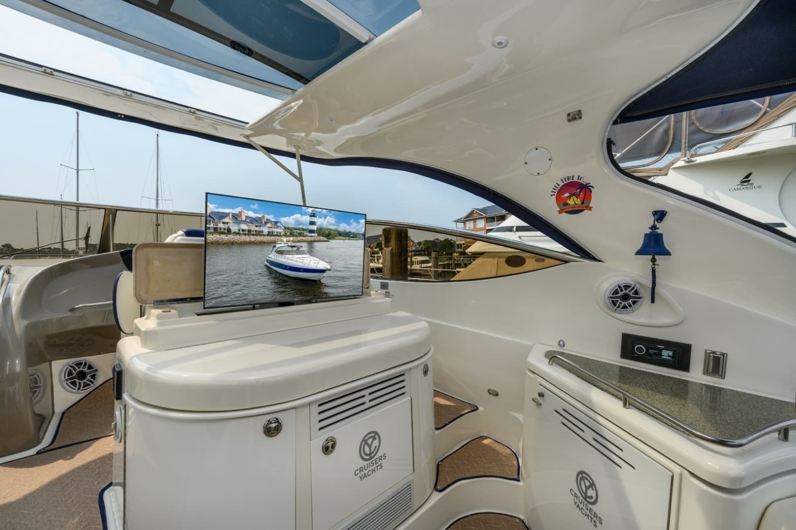 2003 Cruisers Yachts 5470