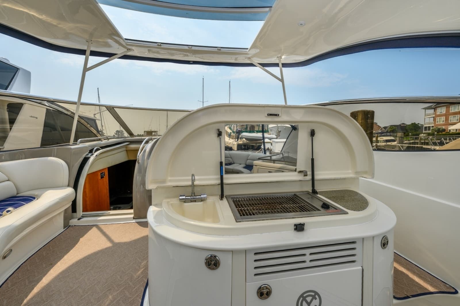 2003 Cruisers Yachts 5470