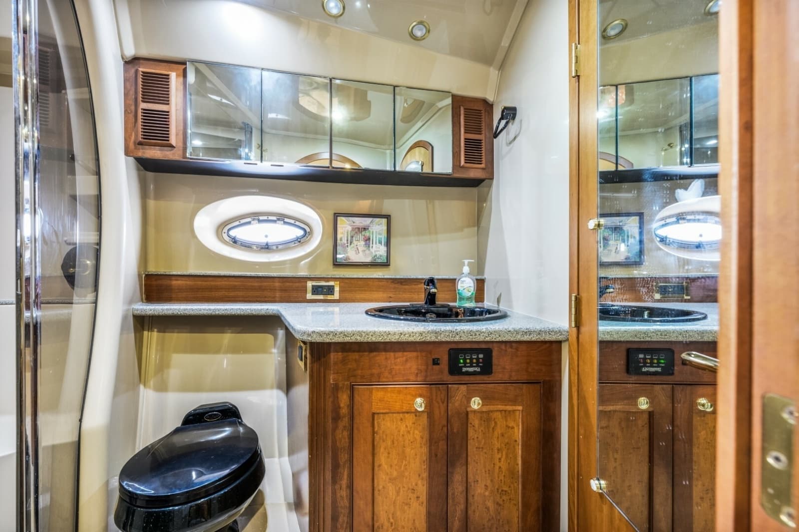 2003 Cruisers Yachts 5470