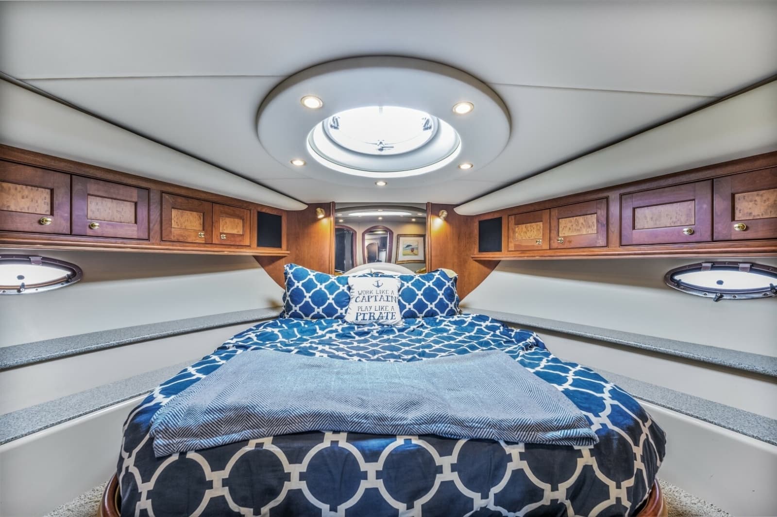 2003 Cruisers Yachts 5470