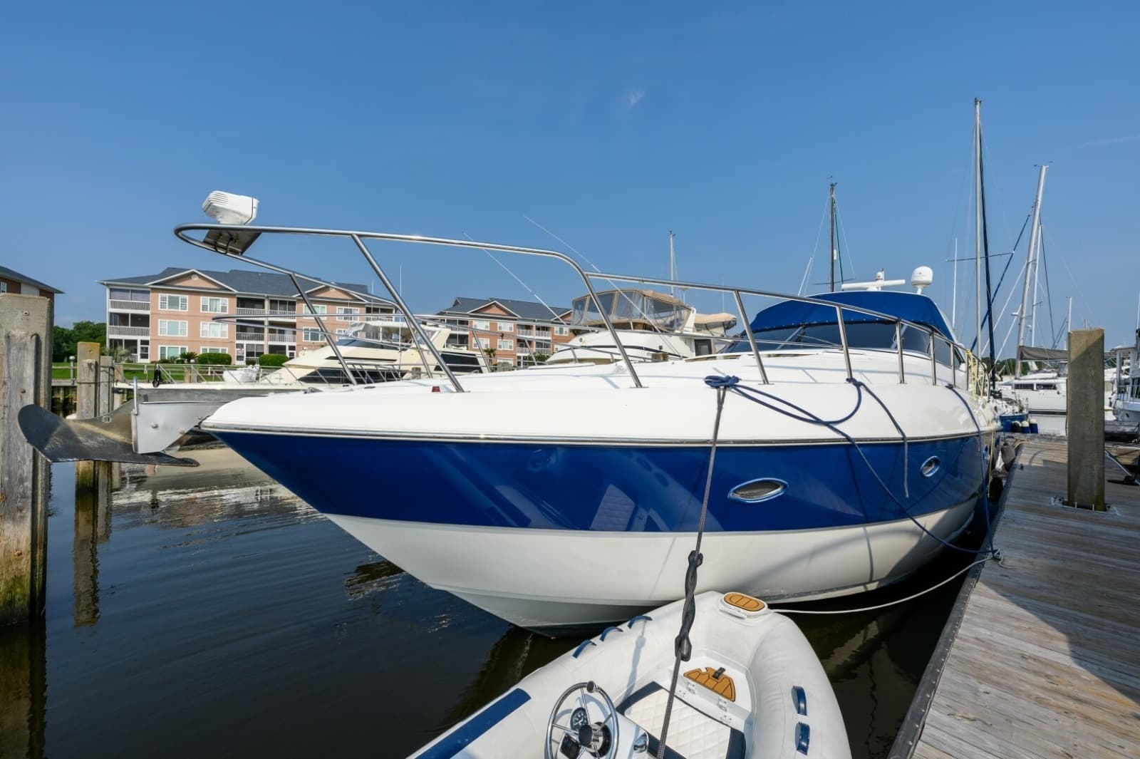 2003 Cruisers Yachts 5470
