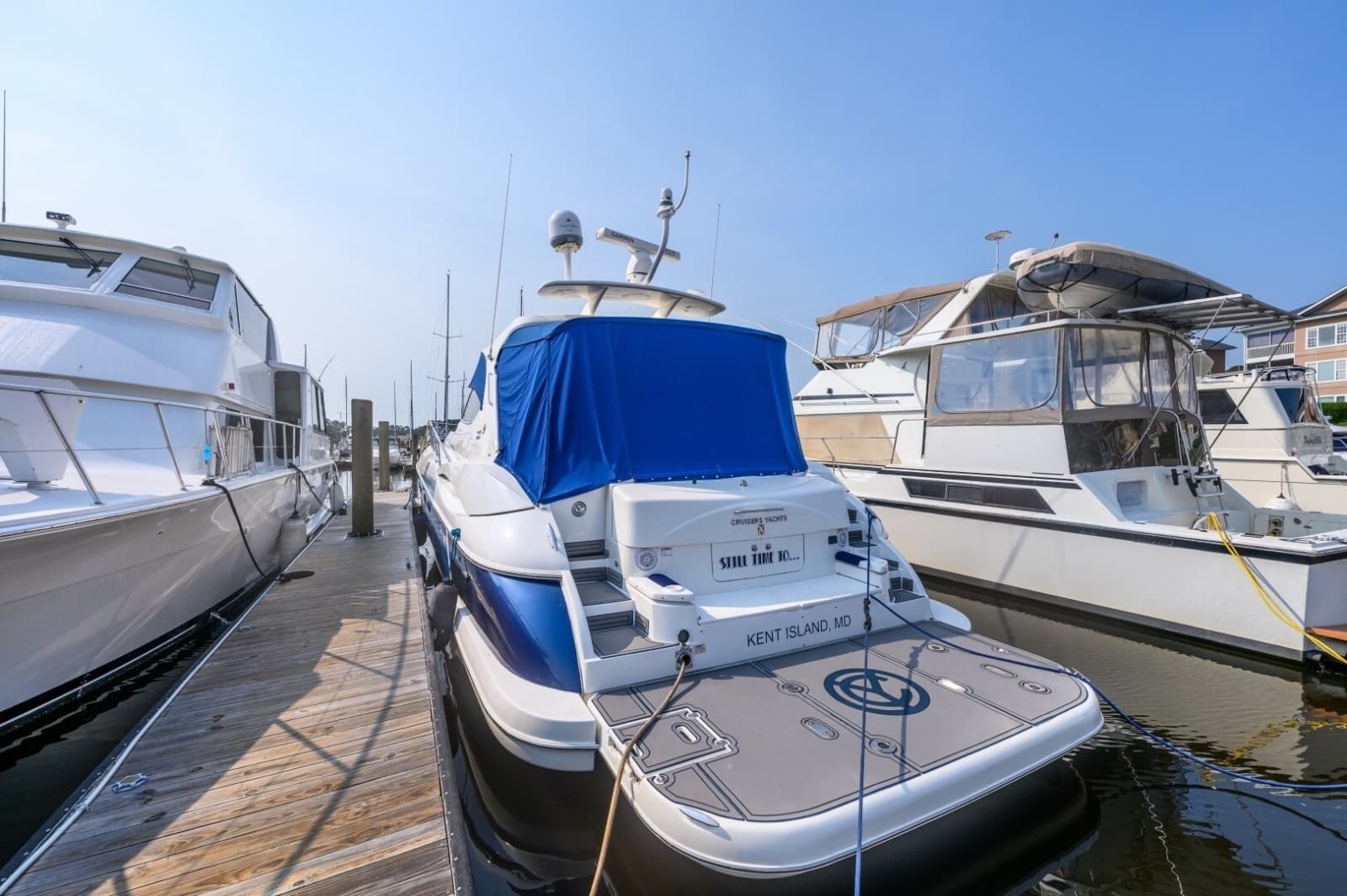 2003 Cruisers Yachts 5470