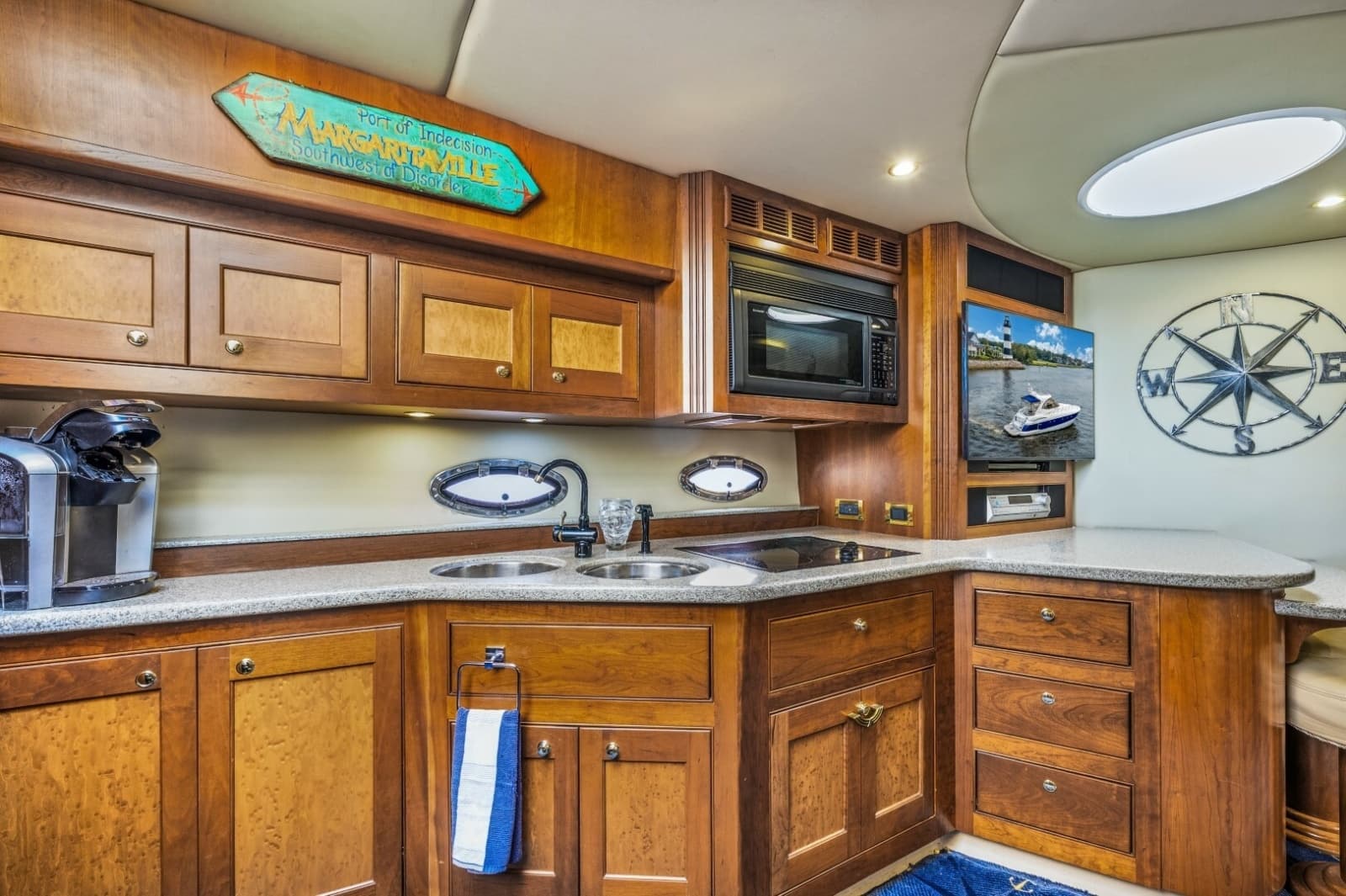 2003 Cruisers Yachts 5470