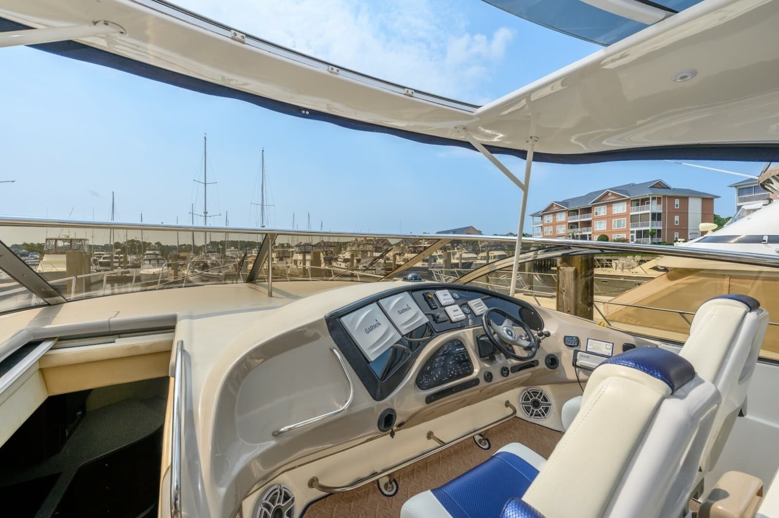 2003 Cruisers Yachts 5470