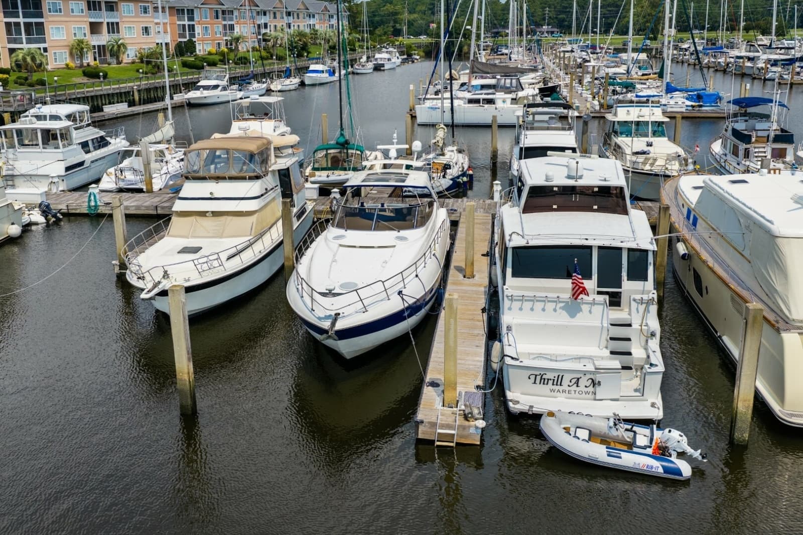 2003 Cruisers Yachts 5470
