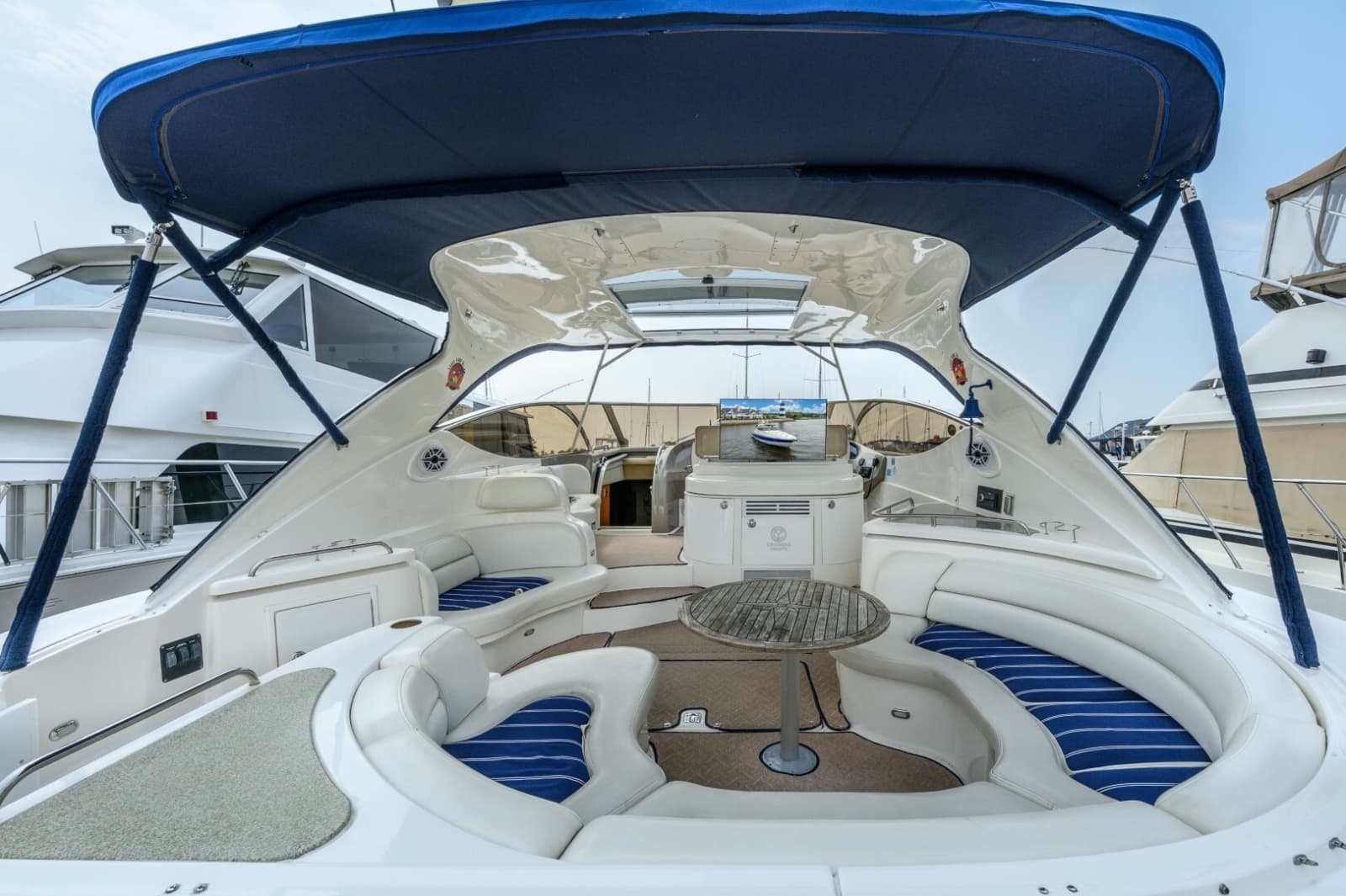 2003 Cruisers Yachts 5470