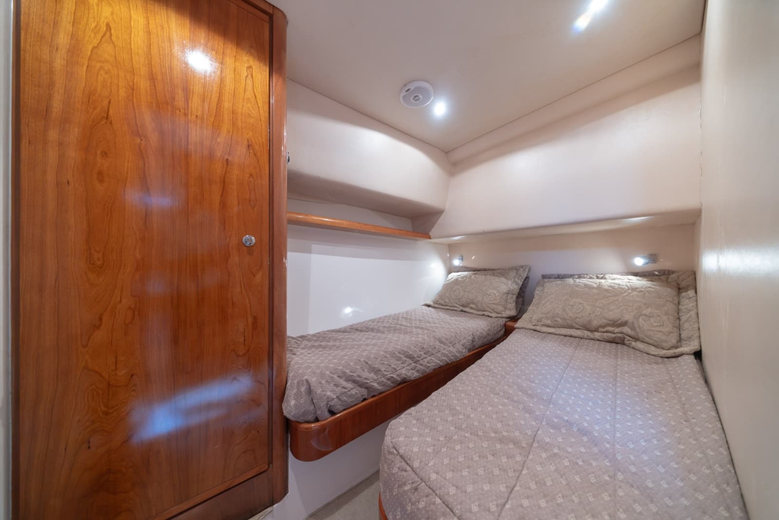 2003 Bertram 390 Convertible
