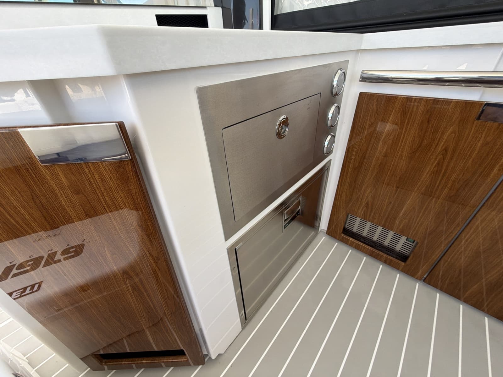 2026 Tiara Yachts 48 LS