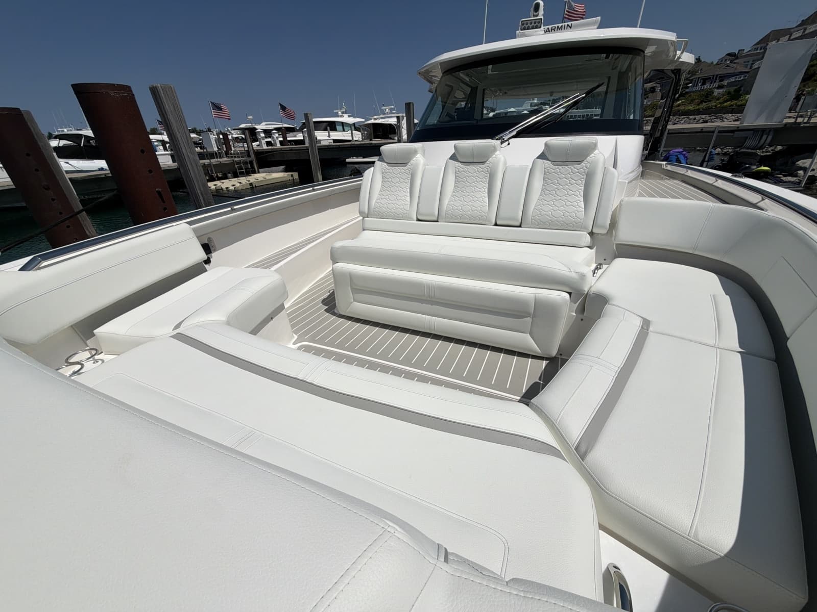 2026 Tiara Yachts 48 LS