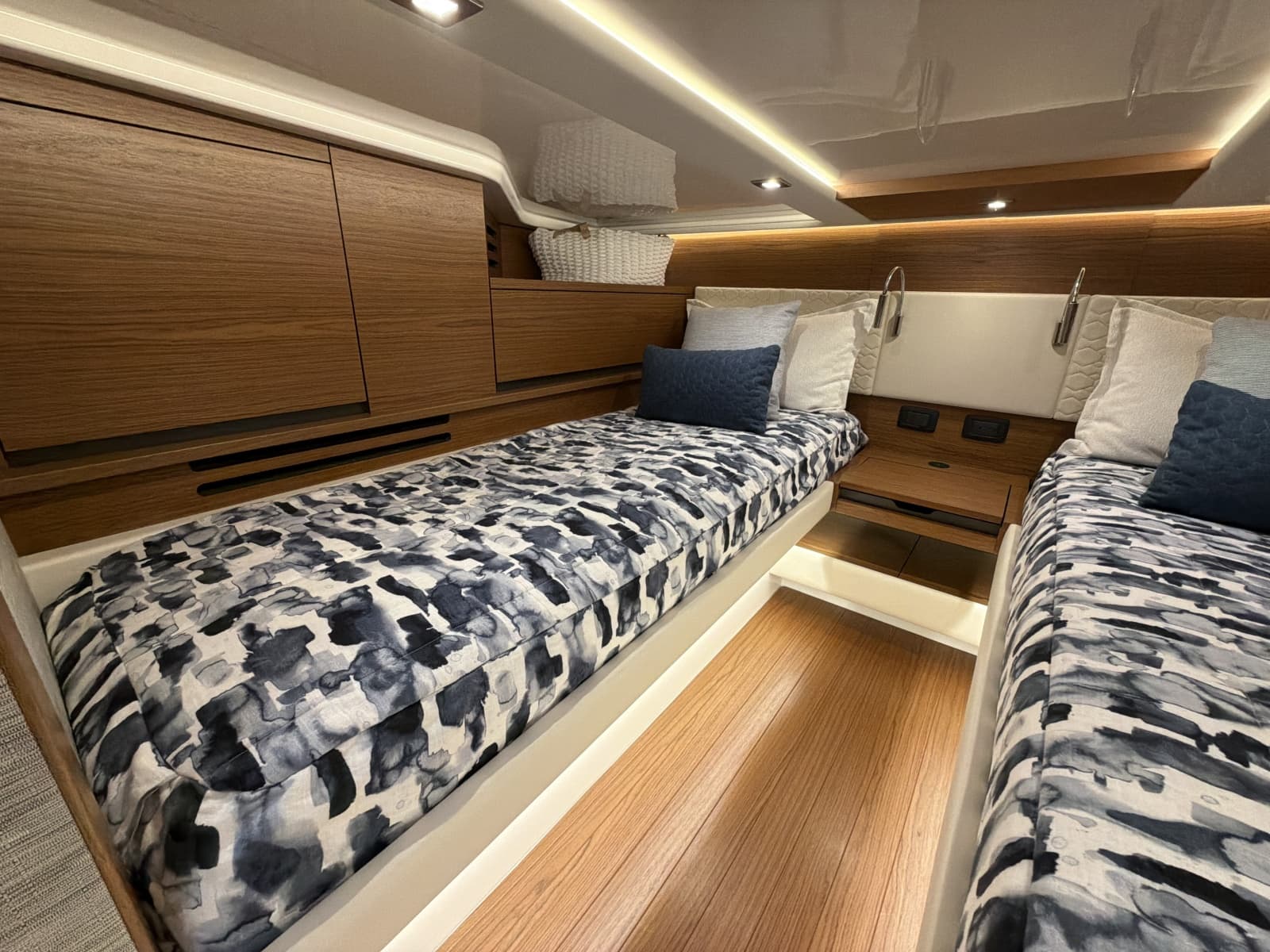 2026 Tiara Yachts 48 LS