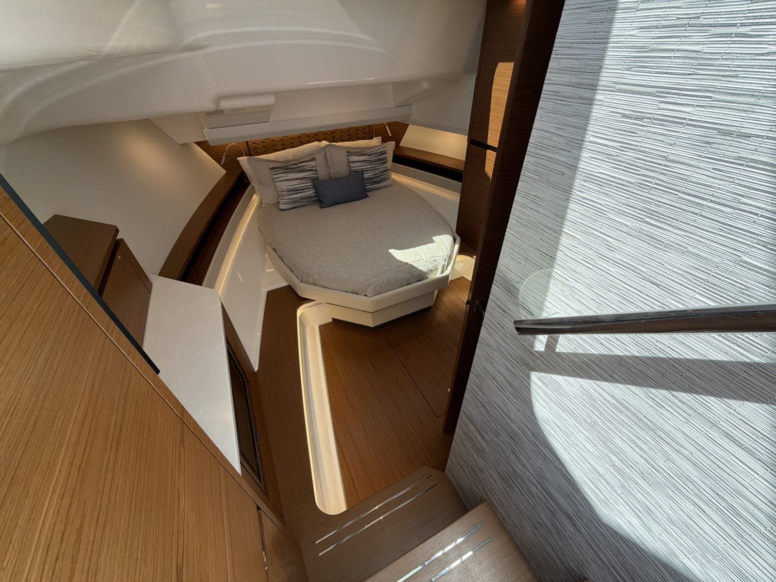 2026 Tiara Yachts 48 LS