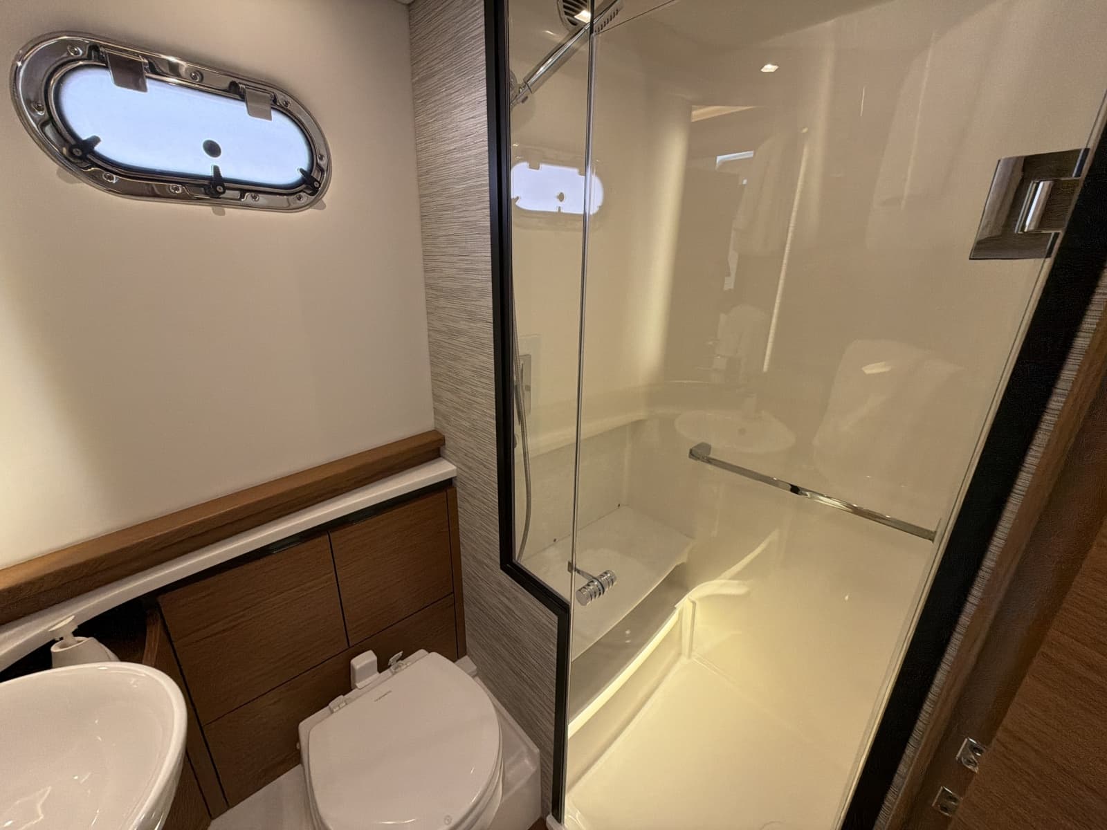 2026 Tiara Yachts 48 LS
