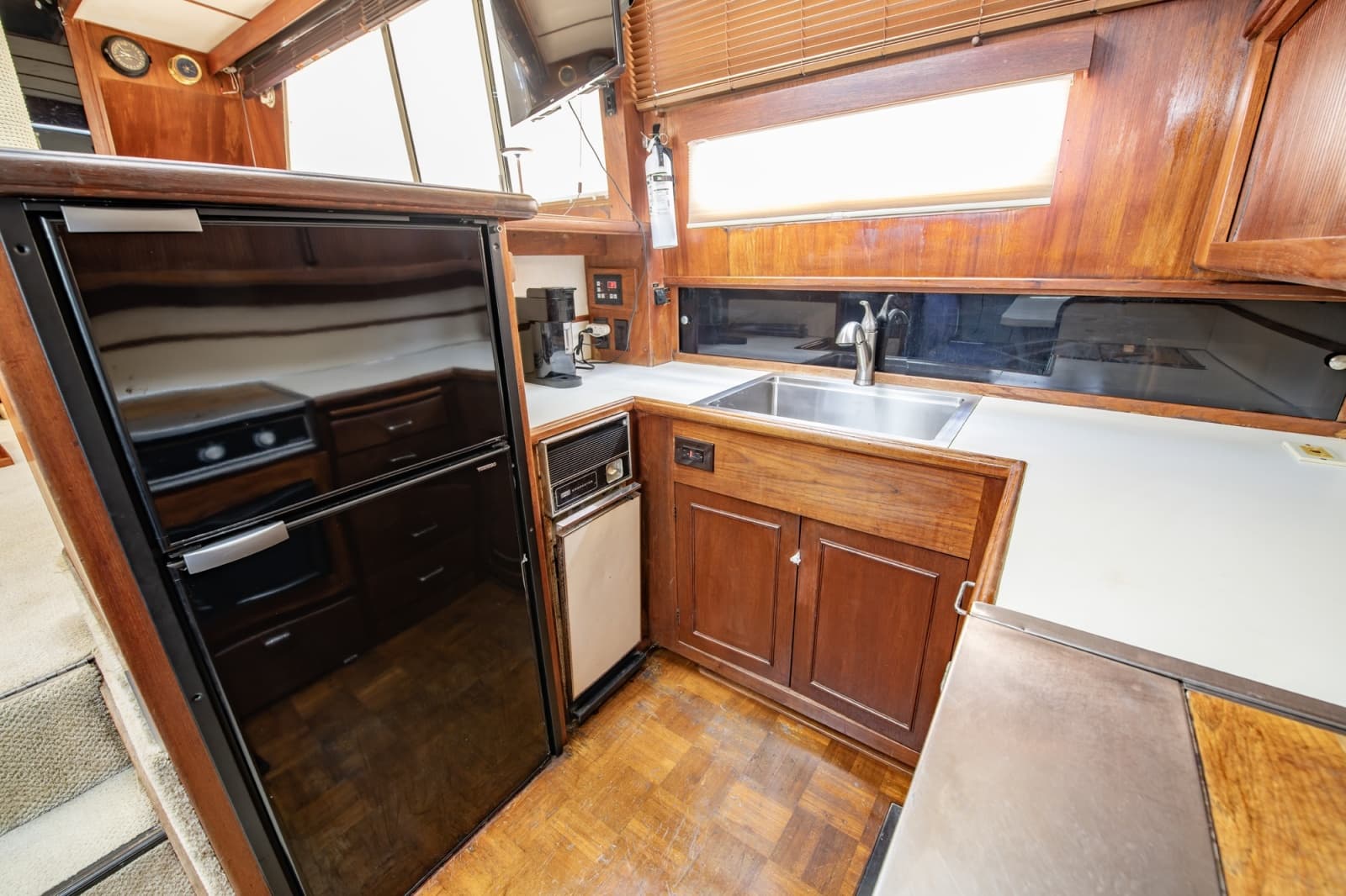 1988 Tollycraft 44 Cockpit M.Y.