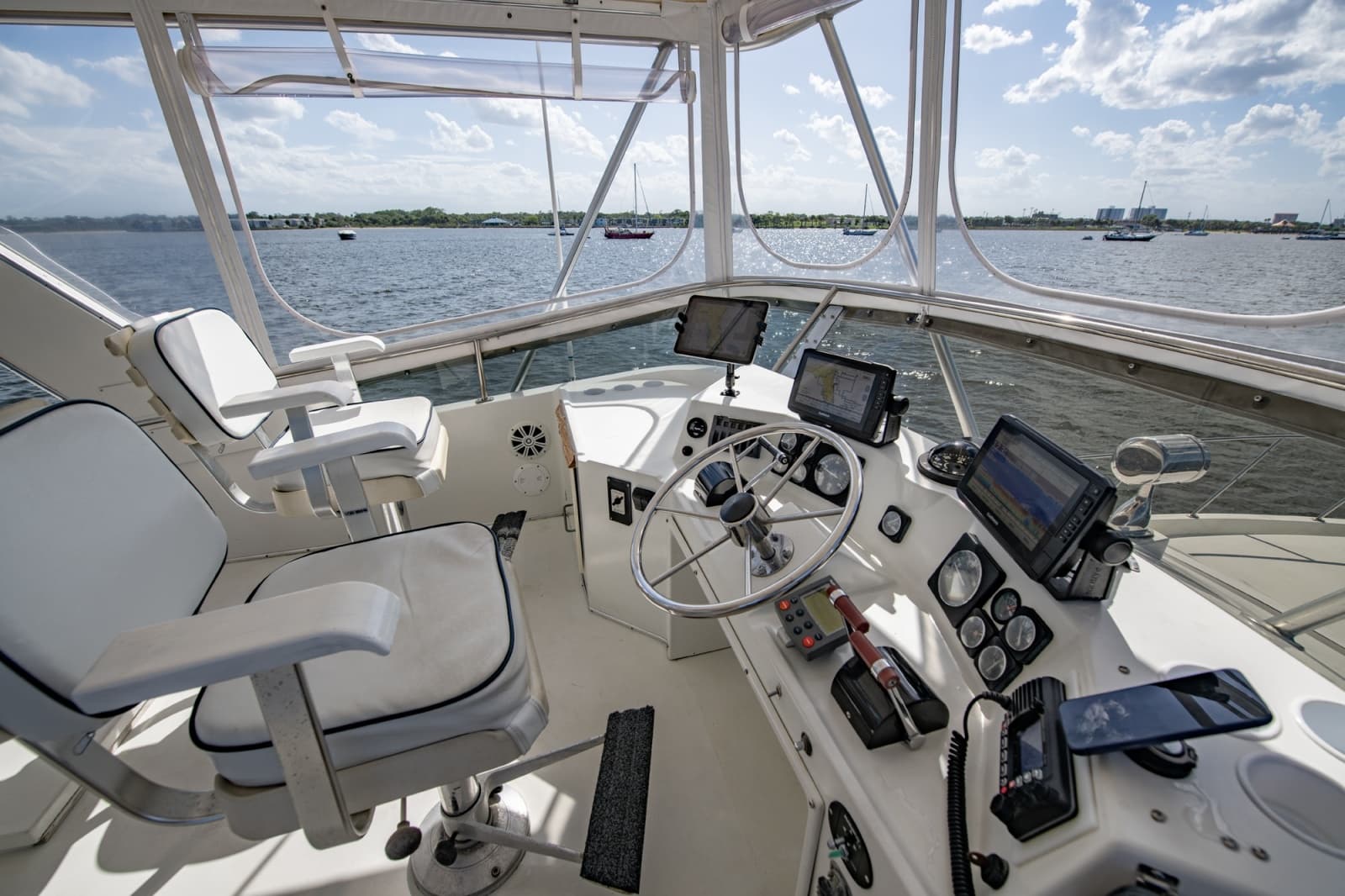 1988 Tollycraft 44 Cockpit M.Y.