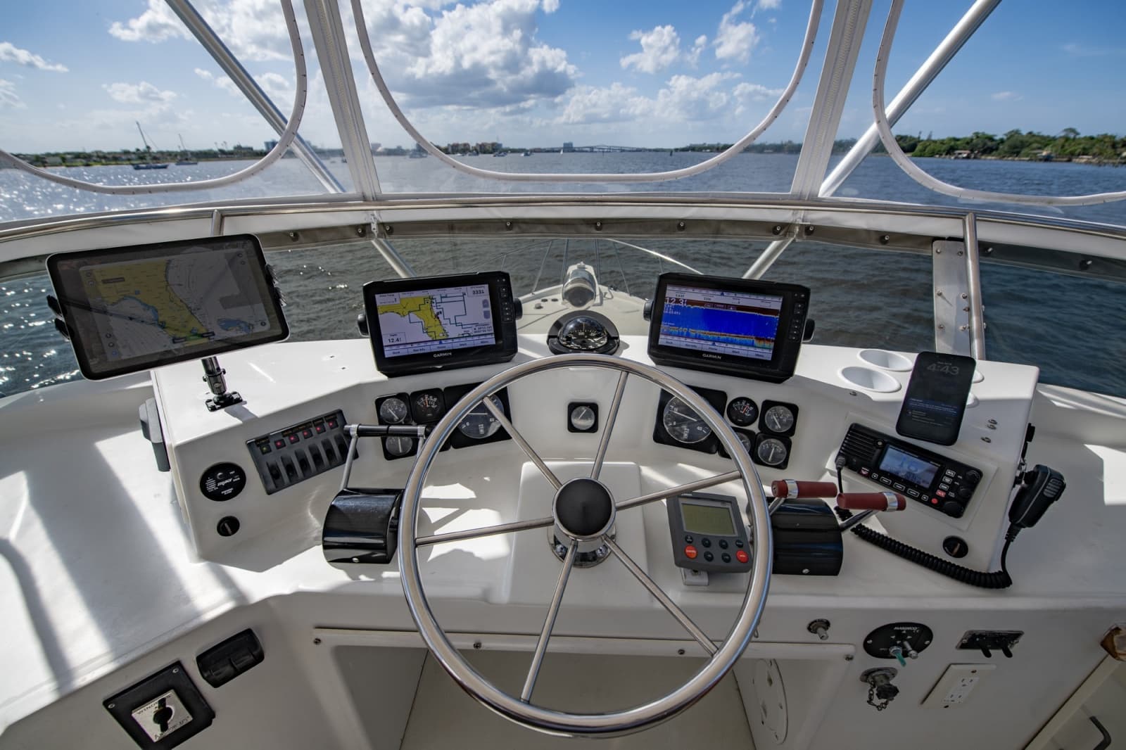 1988 Tollycraft 44 Cockpit M.Y.