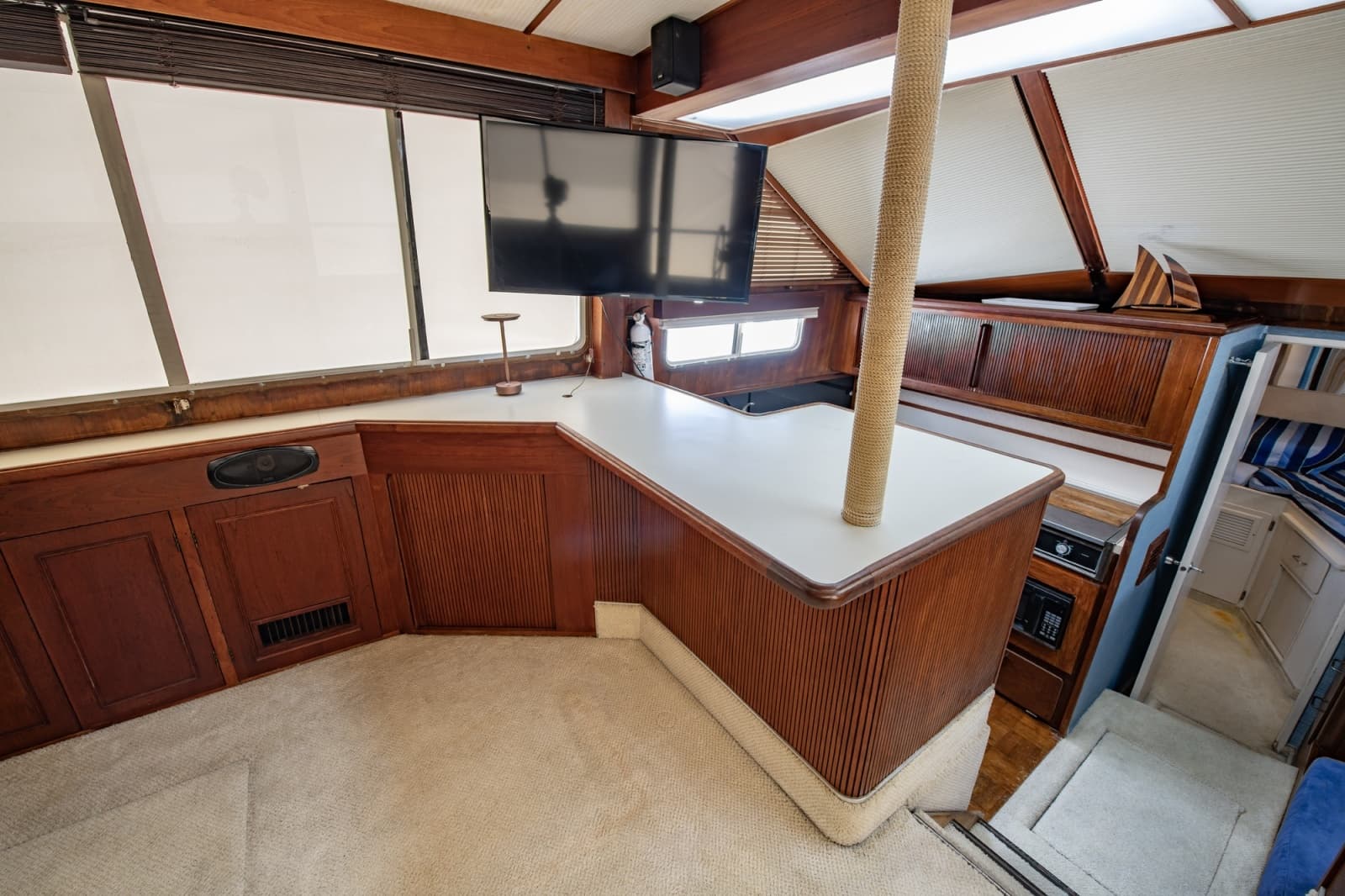 1988 Tollycraft 44 Cockpit M.Y.