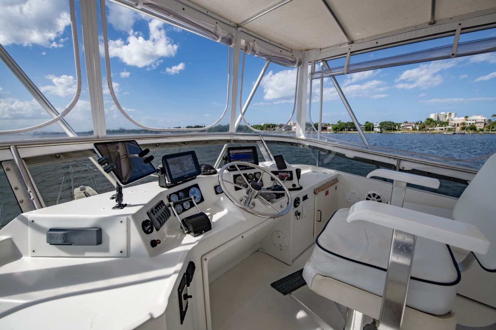 1988 Tollycraft 44 Cockpit M.Y.