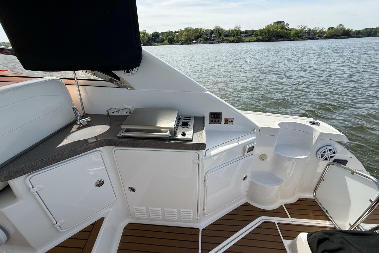 2008 Regal 3760 Sportyacht