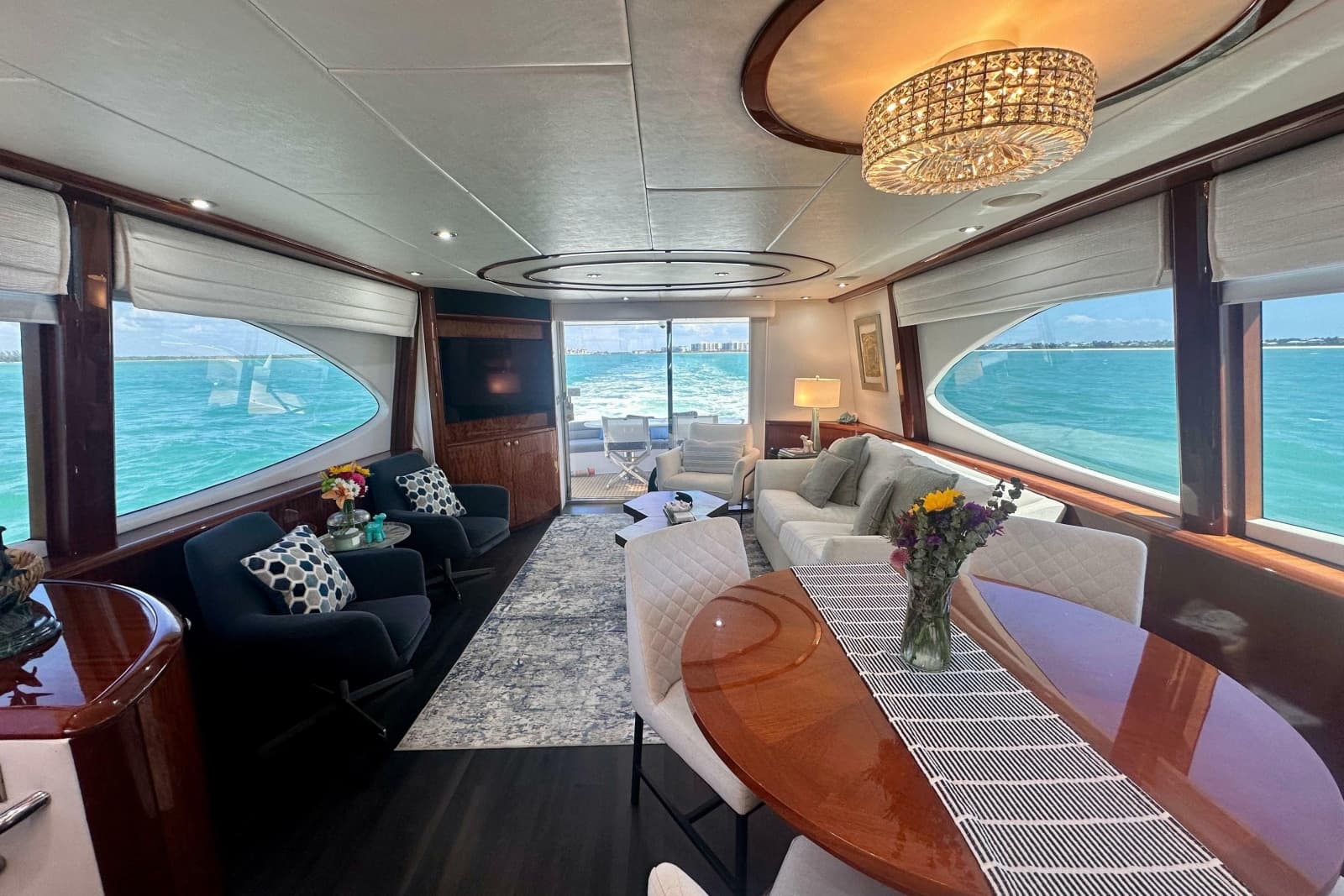 2006 Lazzara Yachts 68 Motoryacht
