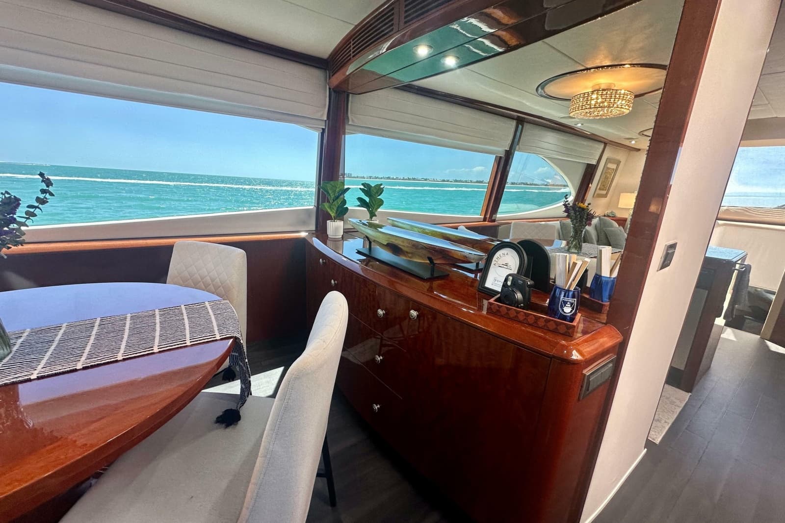 2006 Lazzara Yachts 68 Motoryacht