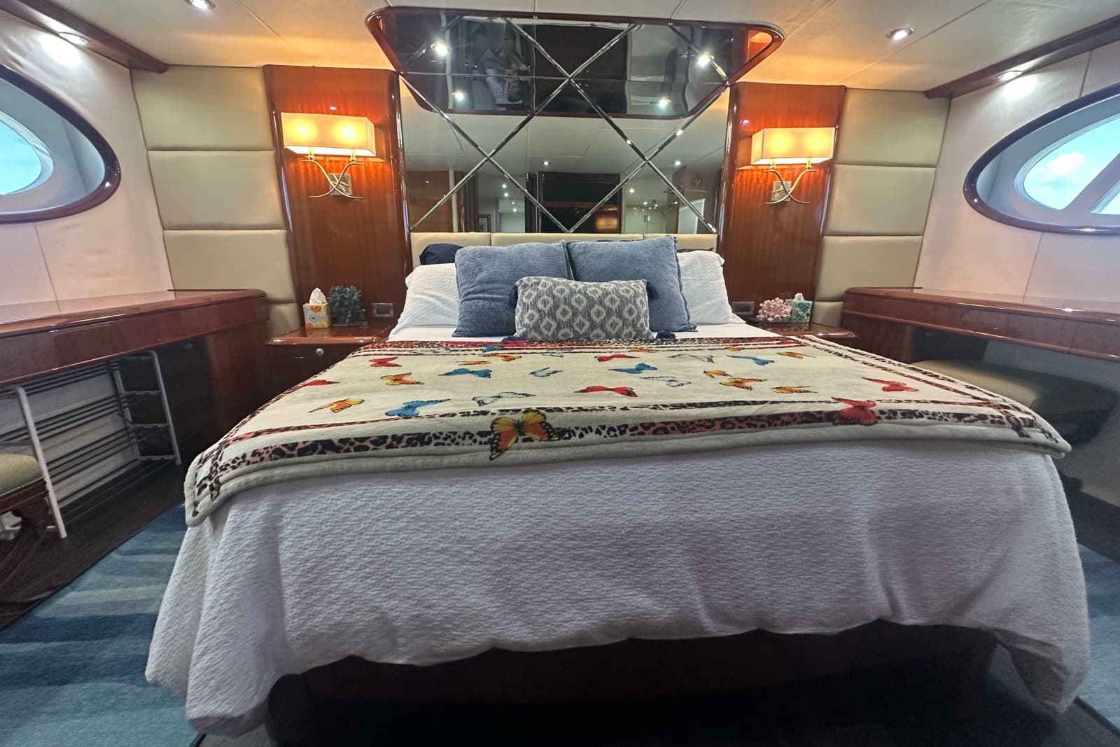 2006 Lazzara Yachts 68 Motoryacht