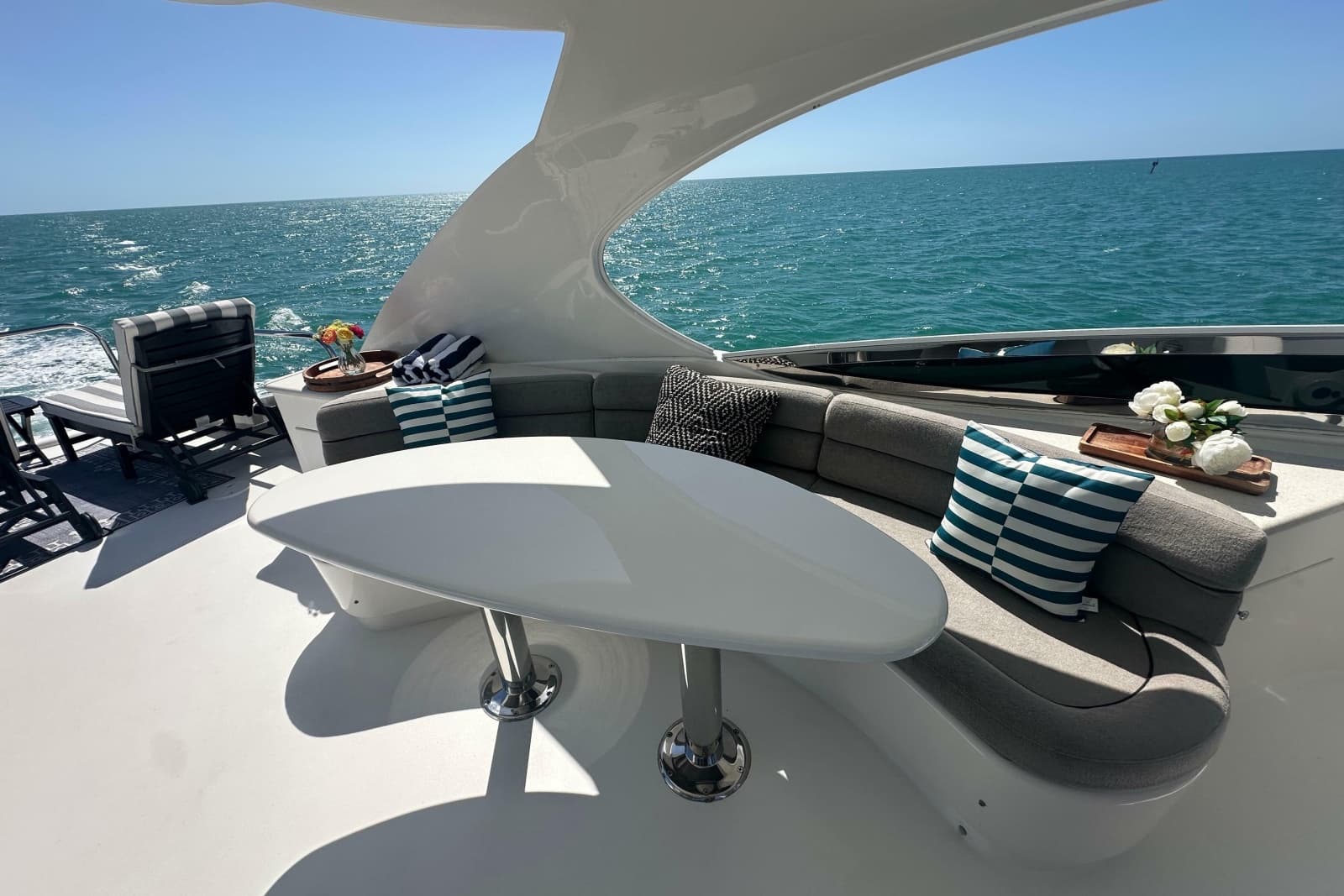 2006 Lazzara Yachts 68 Motoryacht