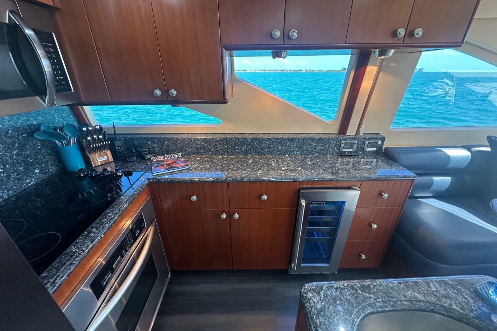 2006 Lazzara Yachts 68 Motoryacht