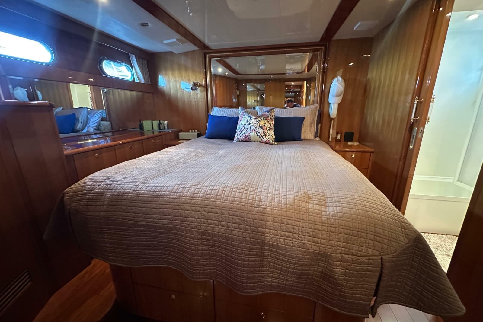 2005 Jefferson Pilothouse 63