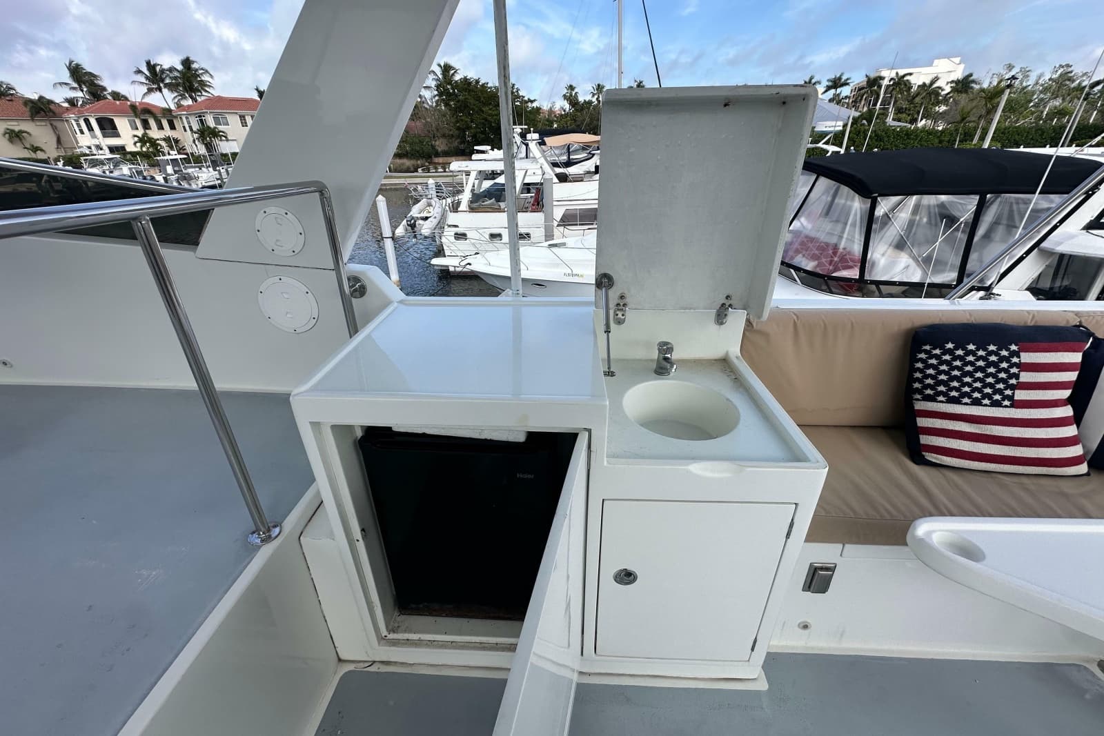 2005 Jefferson Pilothouse 63