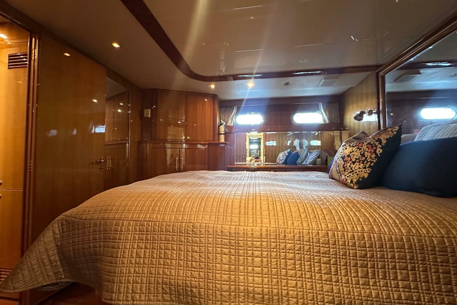 2005 Jefferson Pilothouse 63