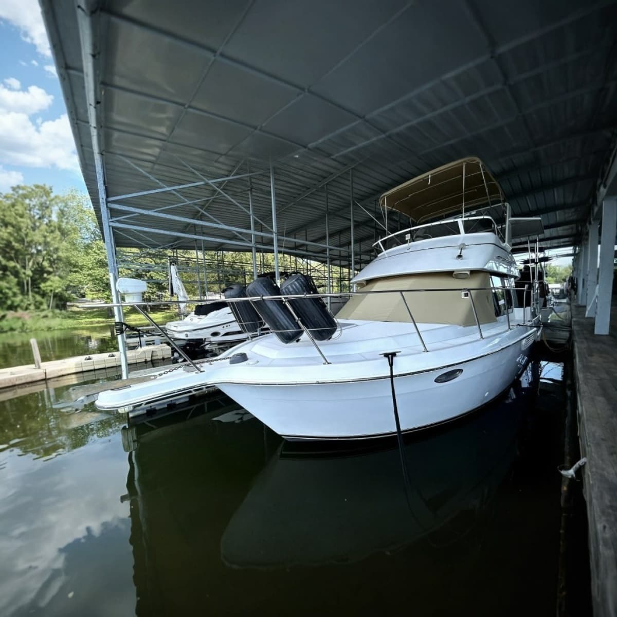 1999 Carver 326 Aft Cabin Motor Yacht