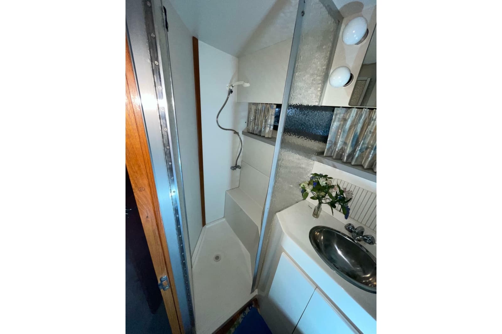 1994 Carver 370 Aft Cabin Motor Yacht