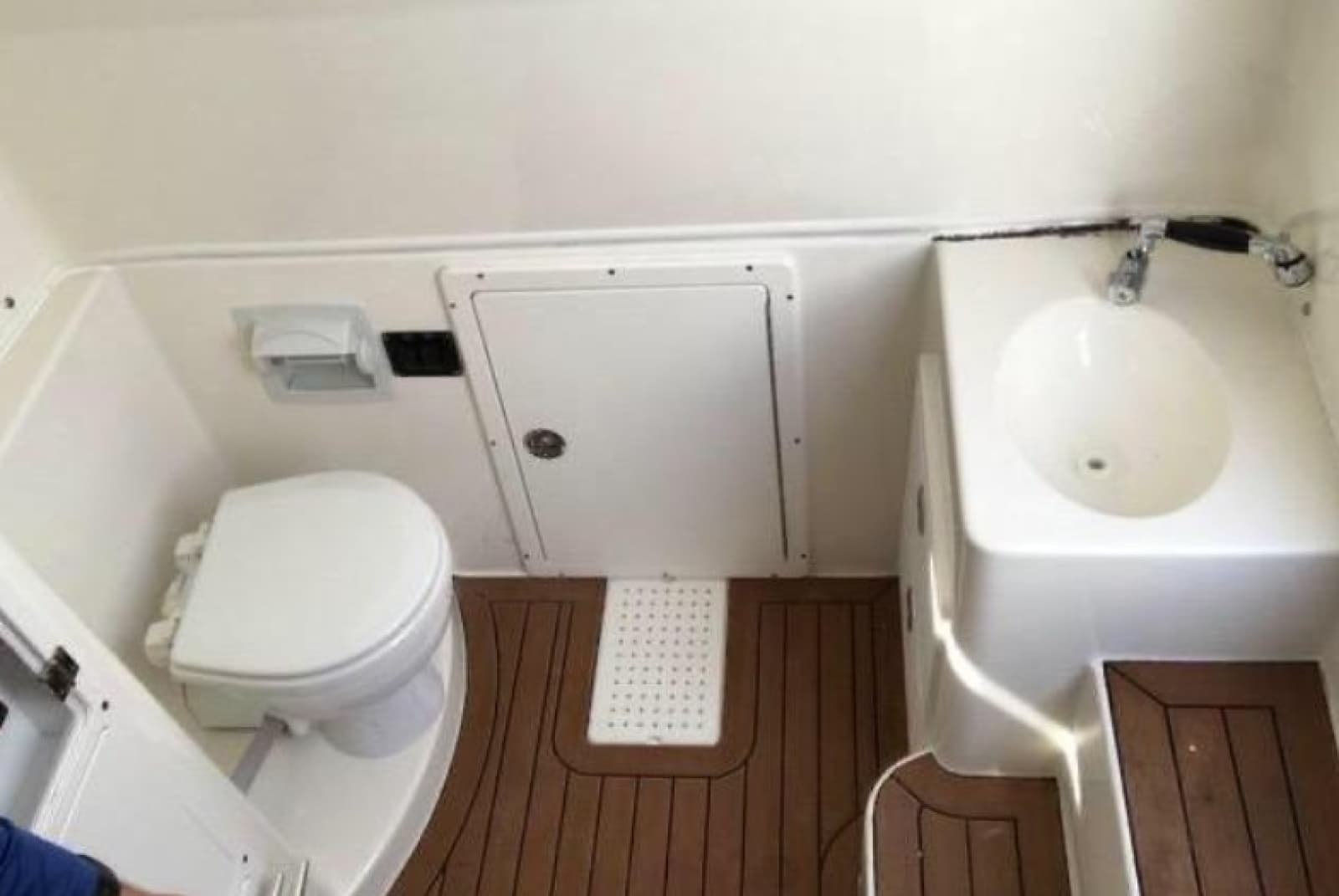 2016 Cobia 344 Center Console