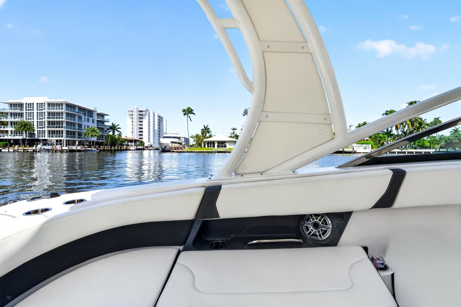 2023 Chaparral 280 OSX