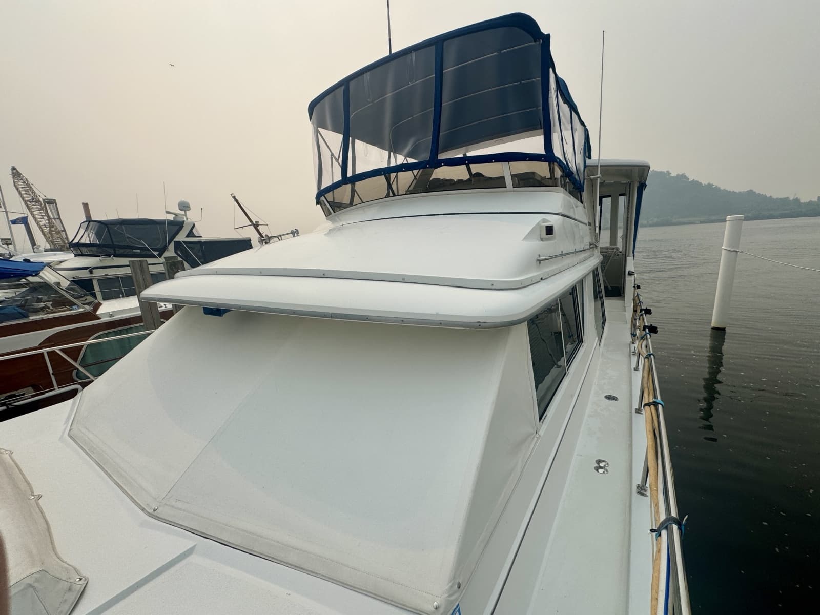 1997 Carver 445 Aft Cabin