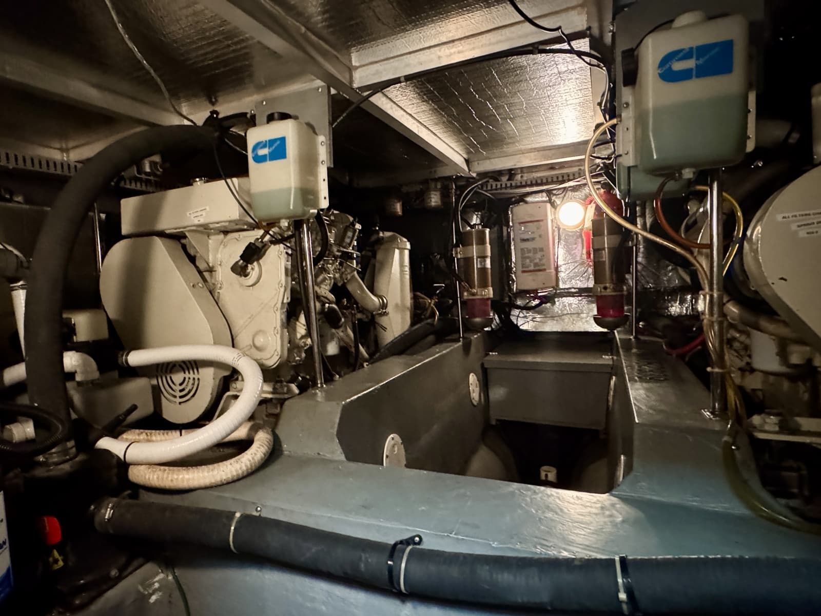 1997 Carver 445 Aft Cabin