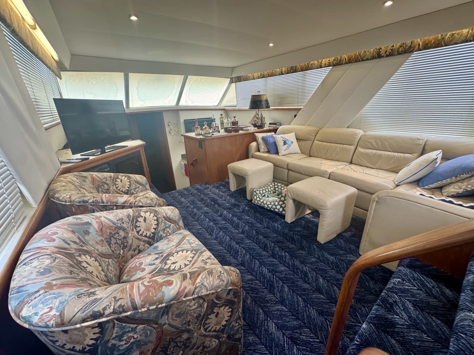 1997 Carver 445 Aft Cabin