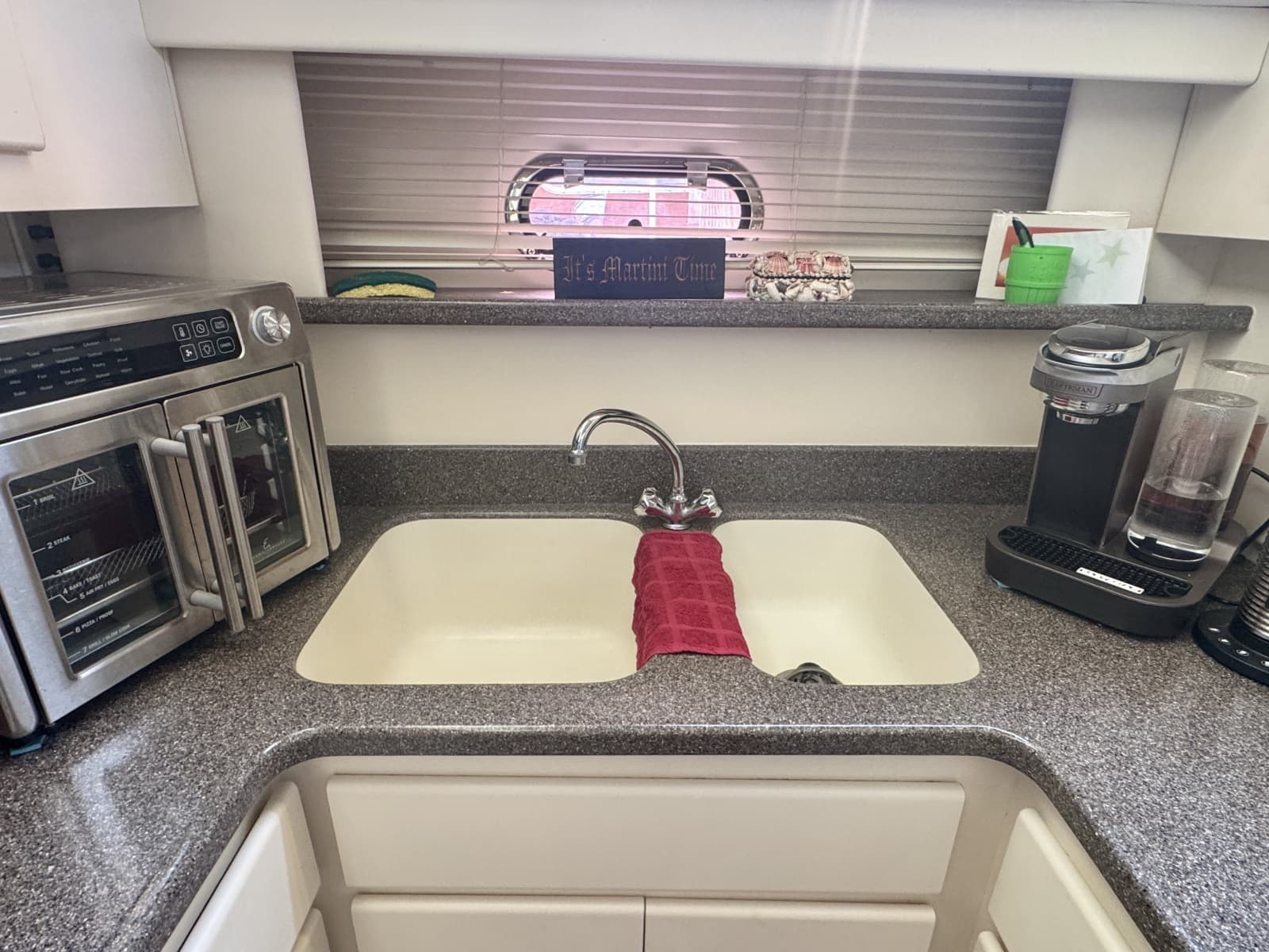 1997 Carver 445 Aft Cabin