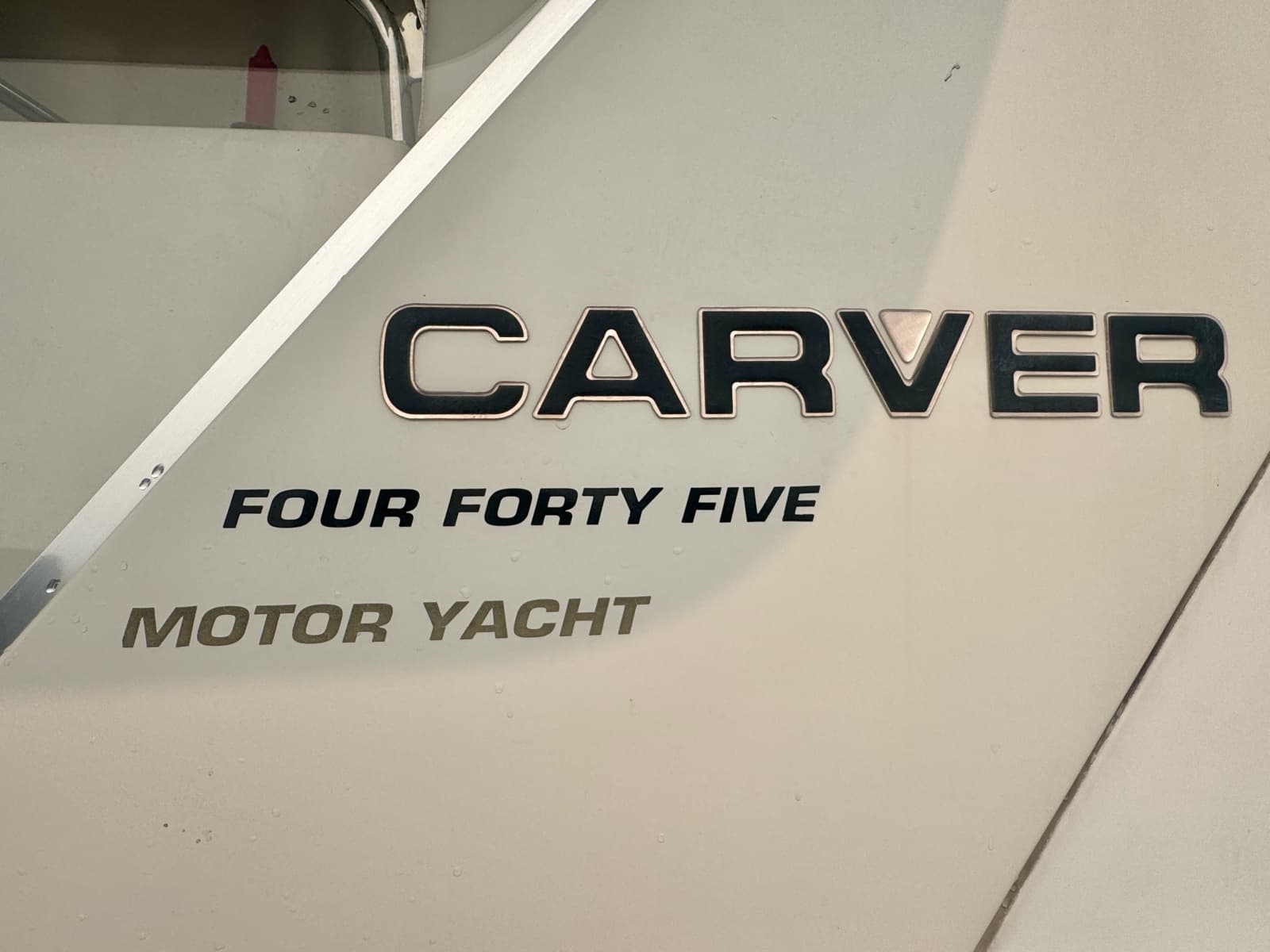 1997 Carver 445 Aft Cabin