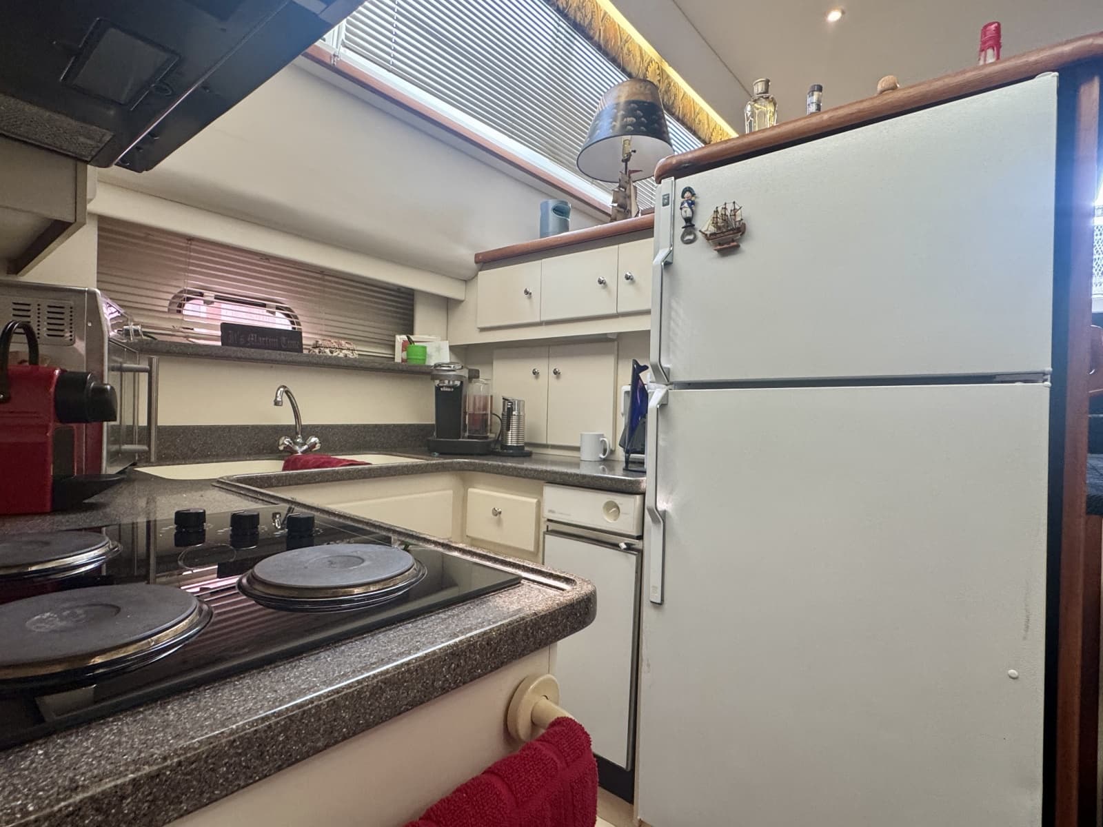 1997 Carver 445 Aft Cabin
