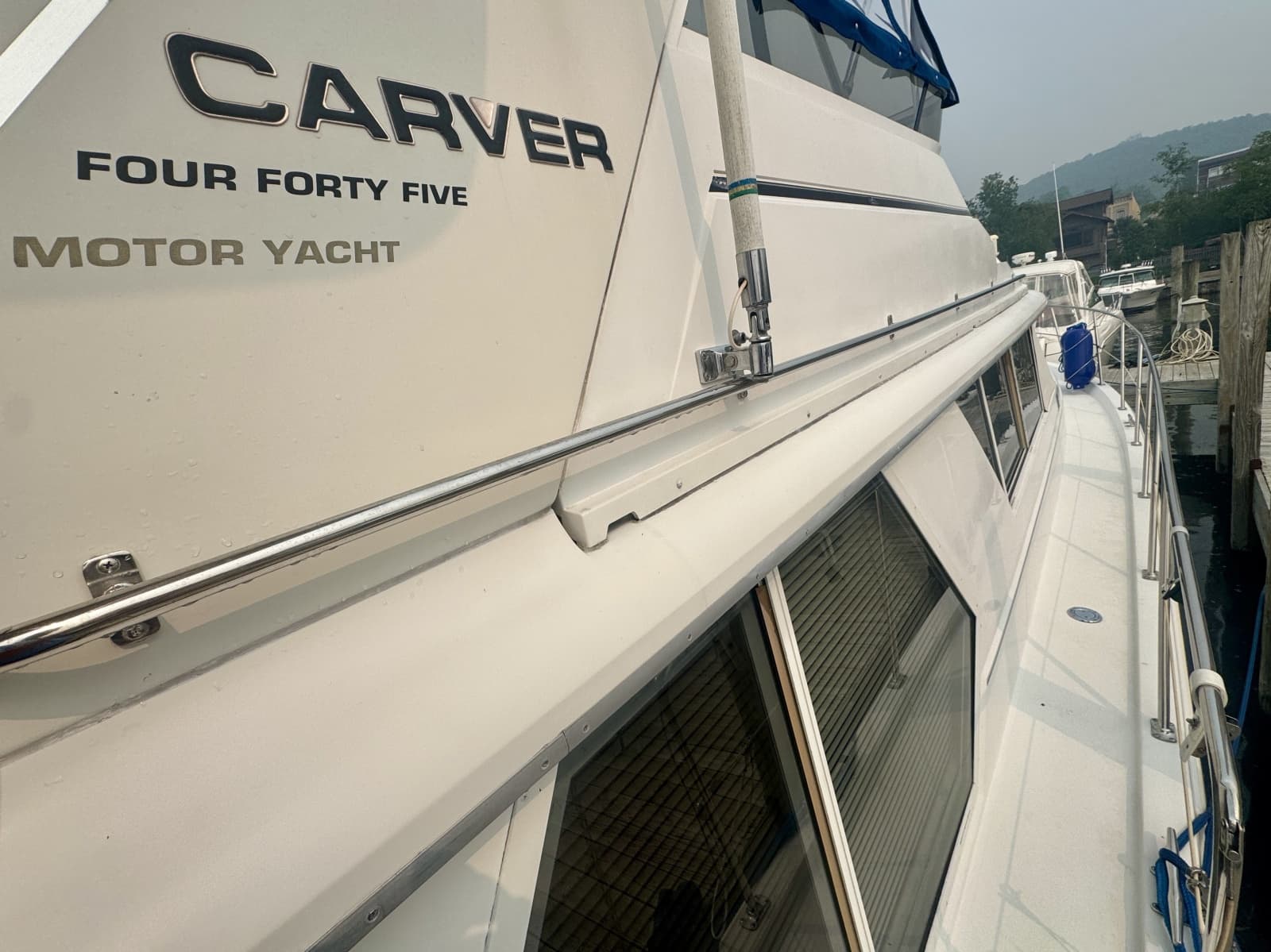 1997 Carver 445 Aft Cabin