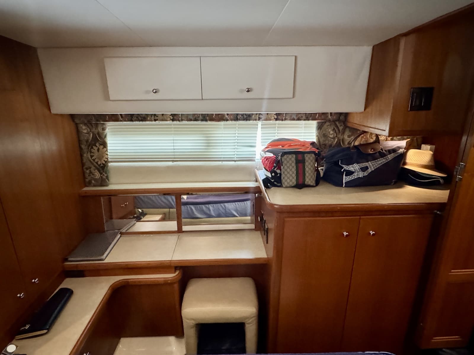 1997 Carver 445 Aft Cabin
