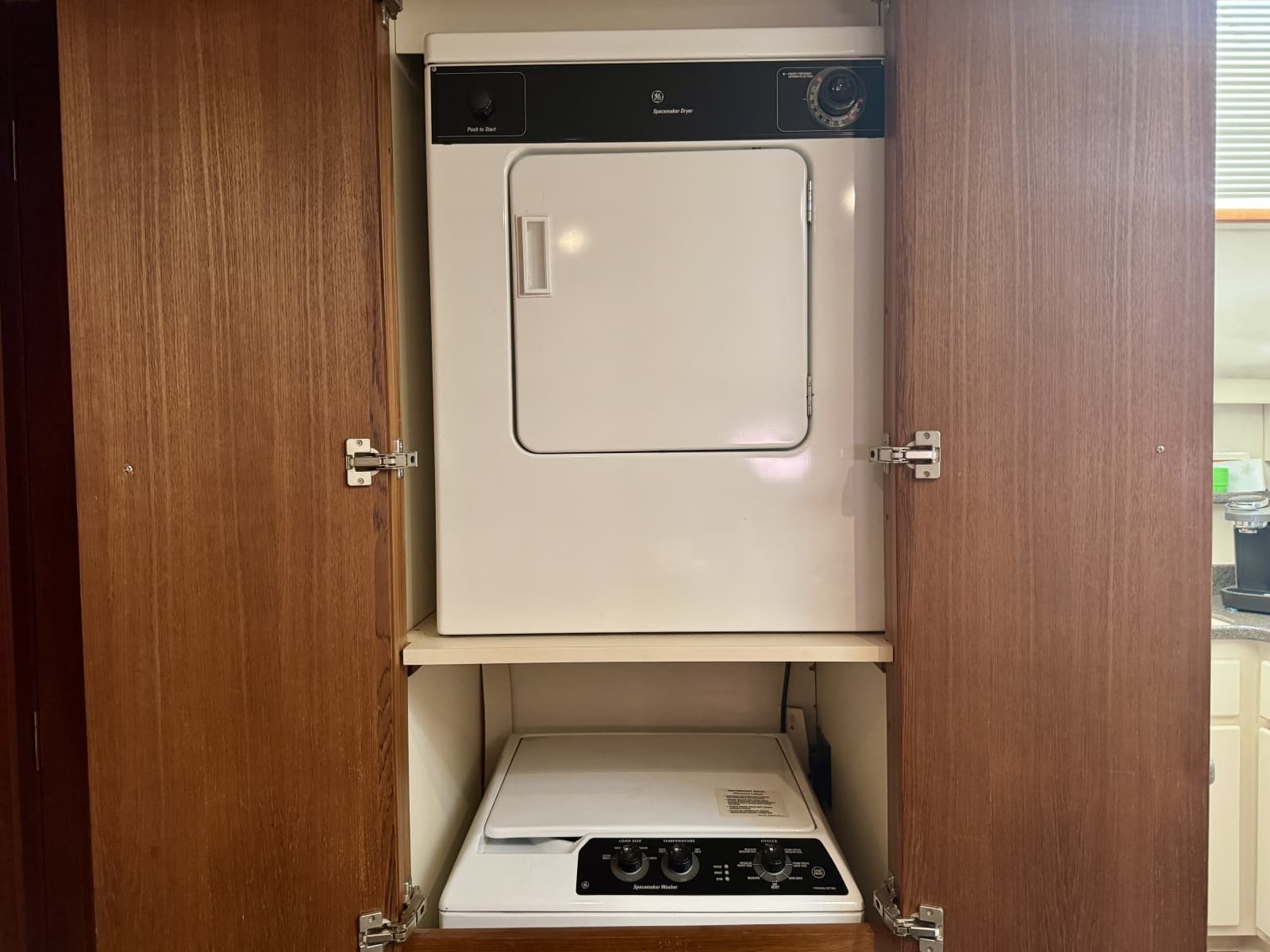 1997 Carver 445 Aft Cabin
