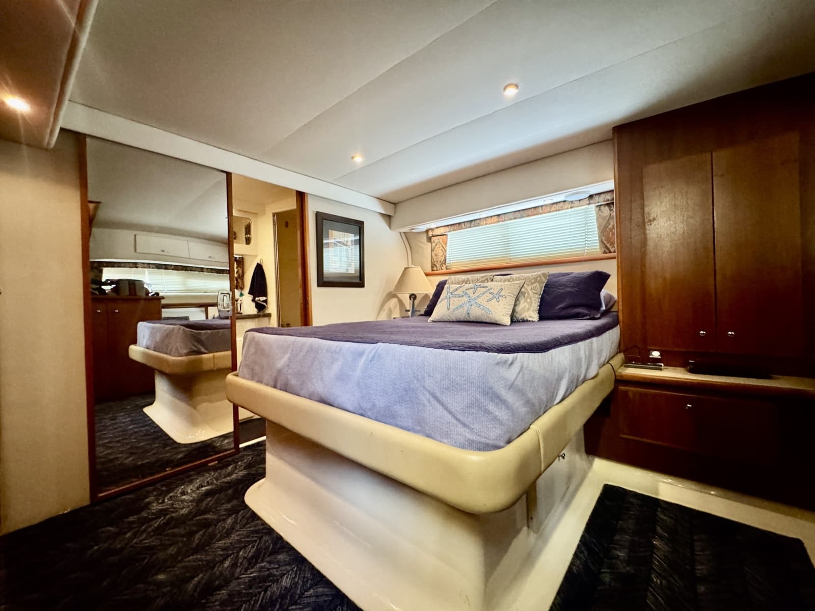 1997 Carver 445 Aft Cabin